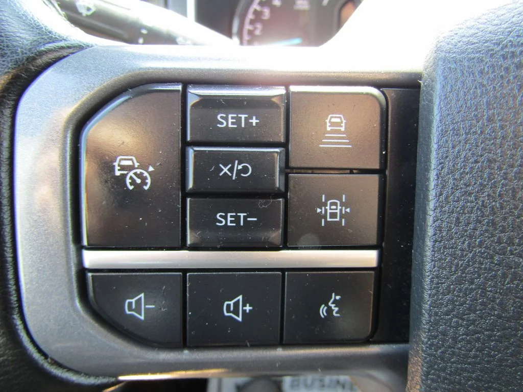 Used 2023 Agate Black Metallic Ford XLT image 24
