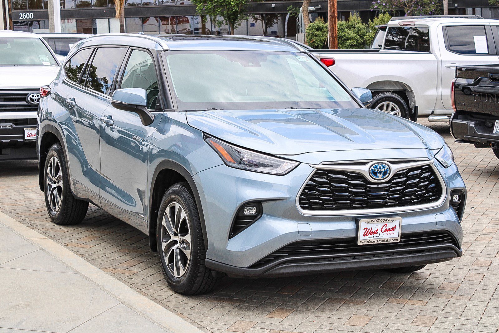 Certified Used 2021 Moon Dust Toyota Hybrid XLE image 3
