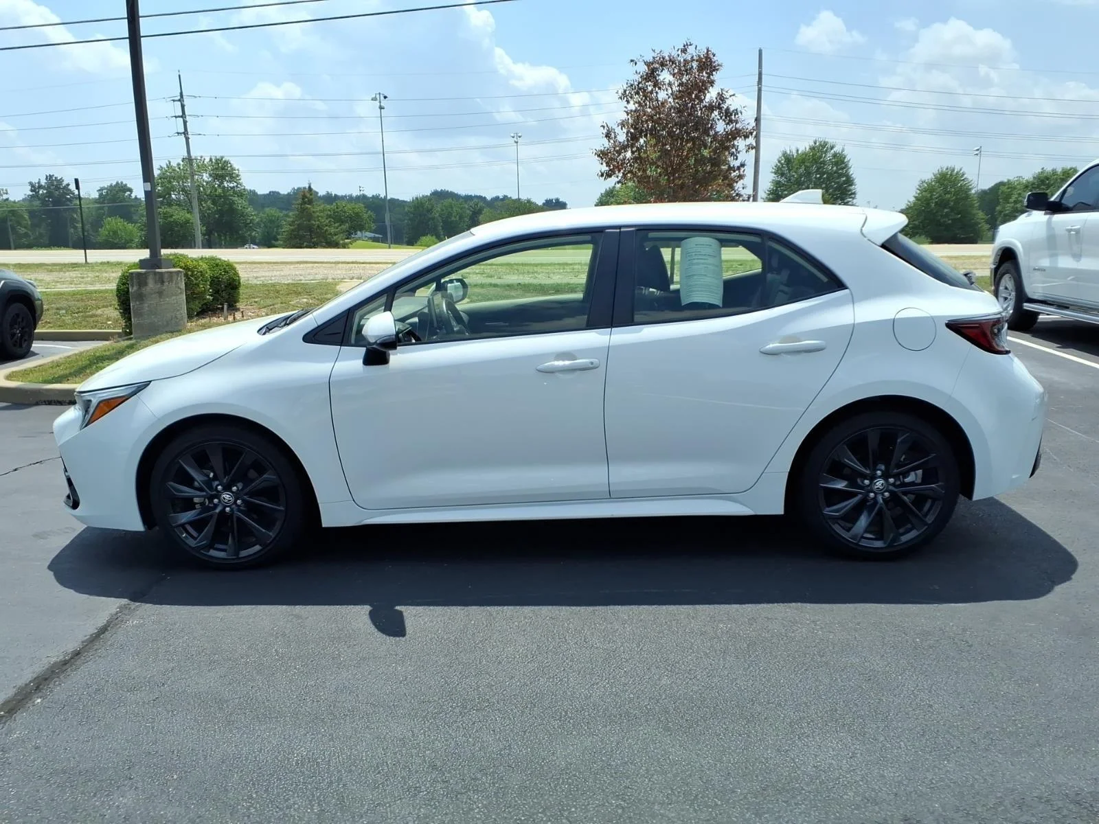 Used 2024 Ice Cap Toyota XSE image 4