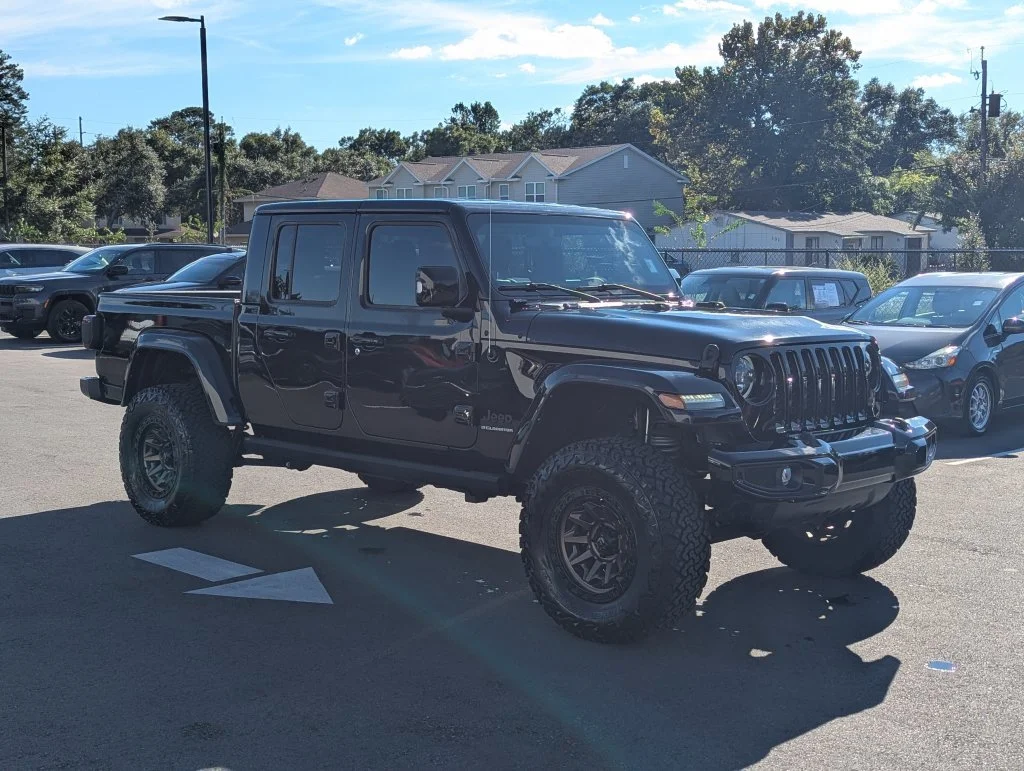 Used 2023 Black Jeep Overland image 9