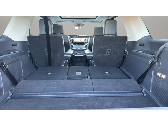 Used 2025 Silver Metallic Ford Platinum image 14