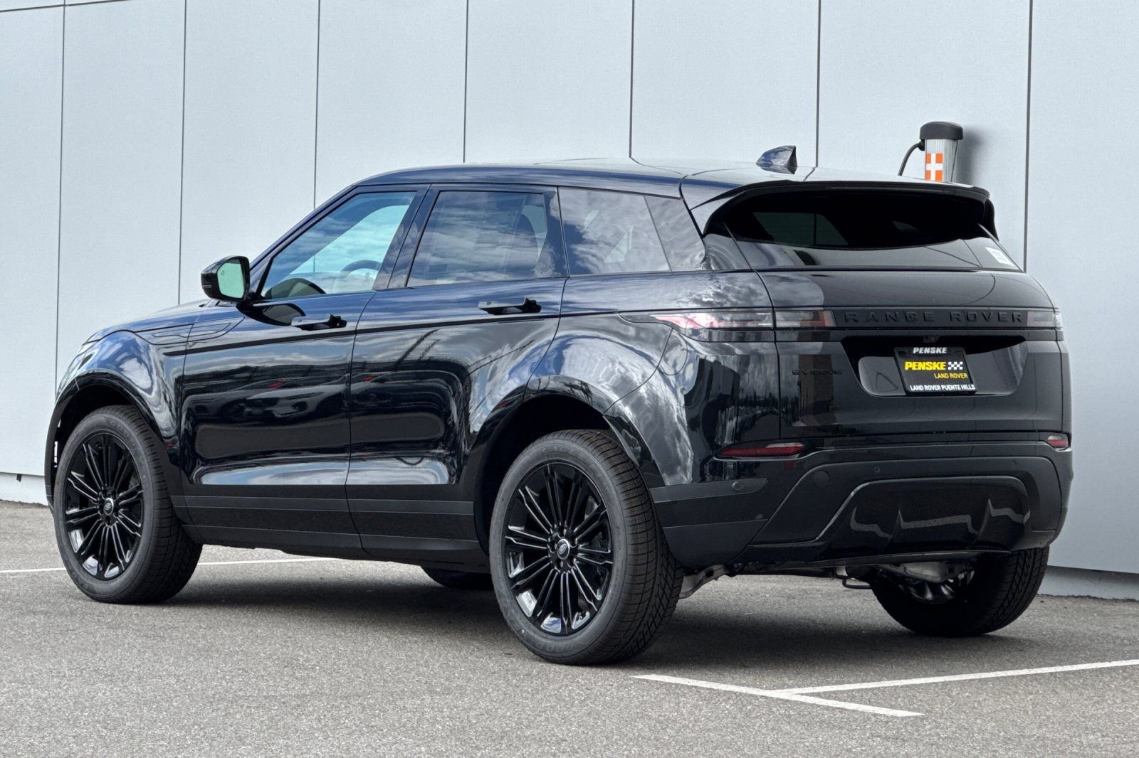 New 2026 Santorini Black Land Rover S image 3