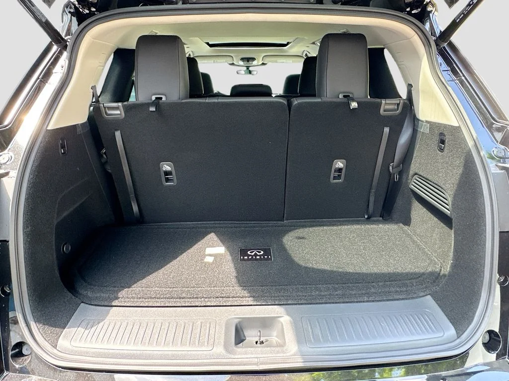New 2027 MINERAL BLACK INFINITI Luxe FWD image 28