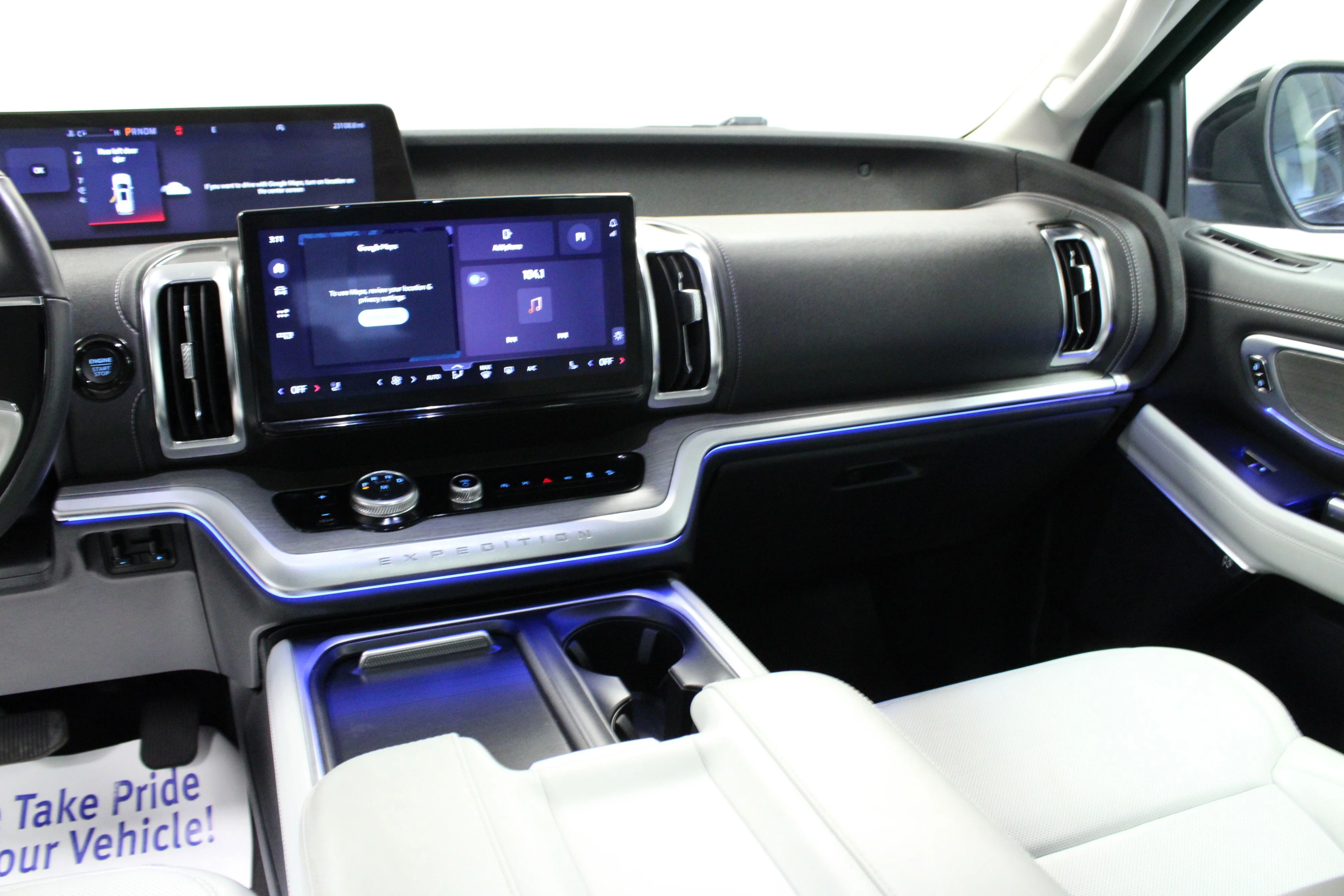 Used 2025 Black Metallic Ford Platinum image 20