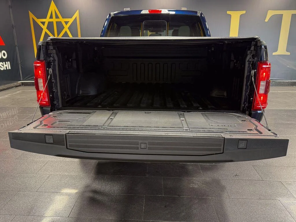 Used 2022 Antimatter Blue Metallic Ford XLT image 19