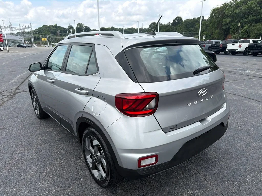 Used 2023 Stellar Silver Hyundai SEL image 6
