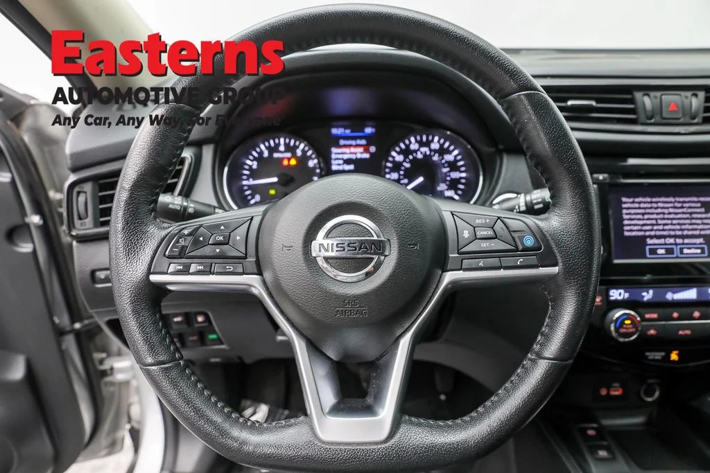 Used 2020 Silver Nissan SL image 12