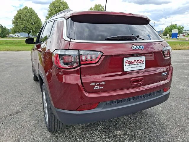 Used 2022 Red Jeep Latitude image 8