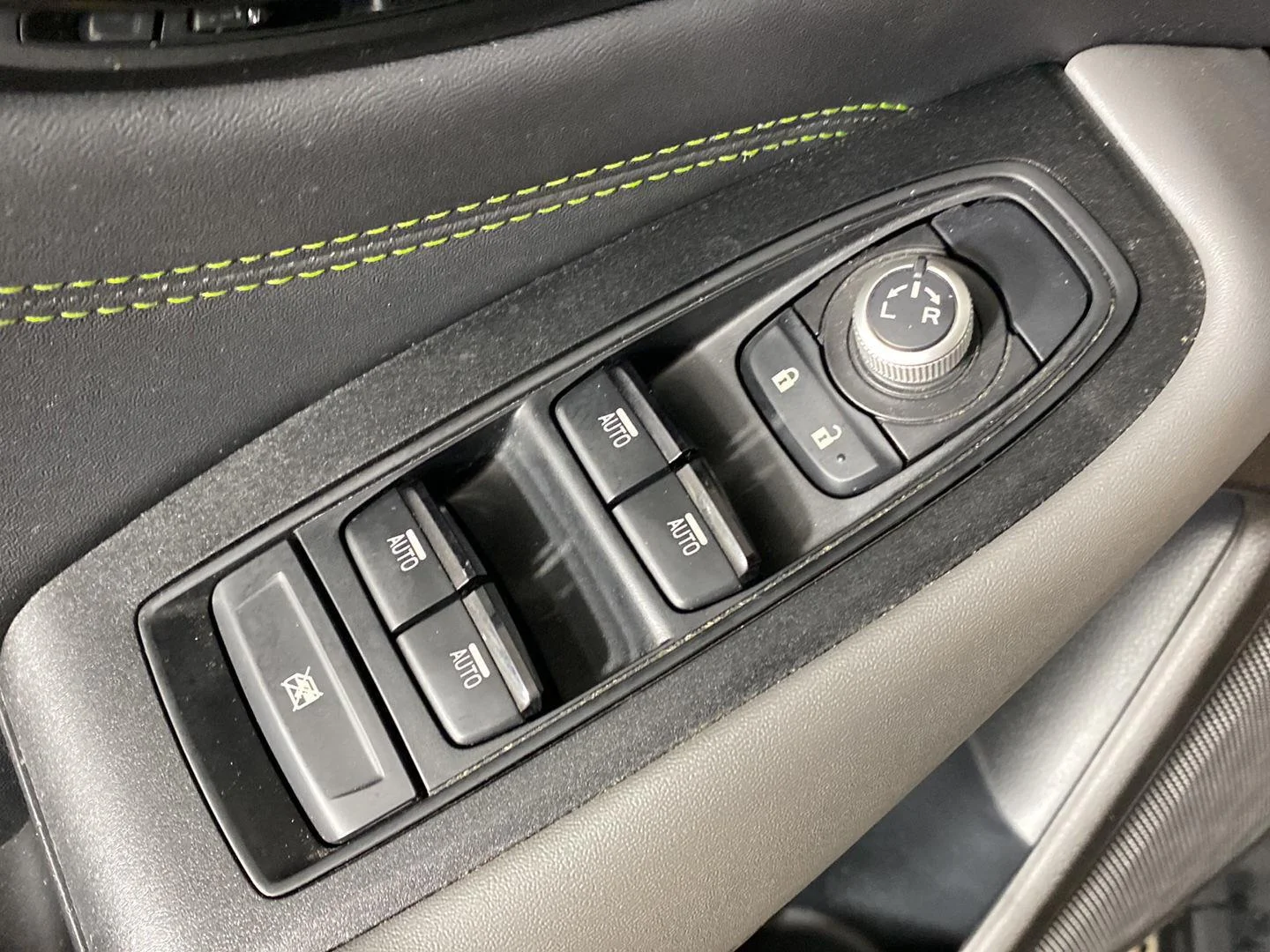 Used 2024 Autumn Green Metallic Subaru Onyx Edition image 27