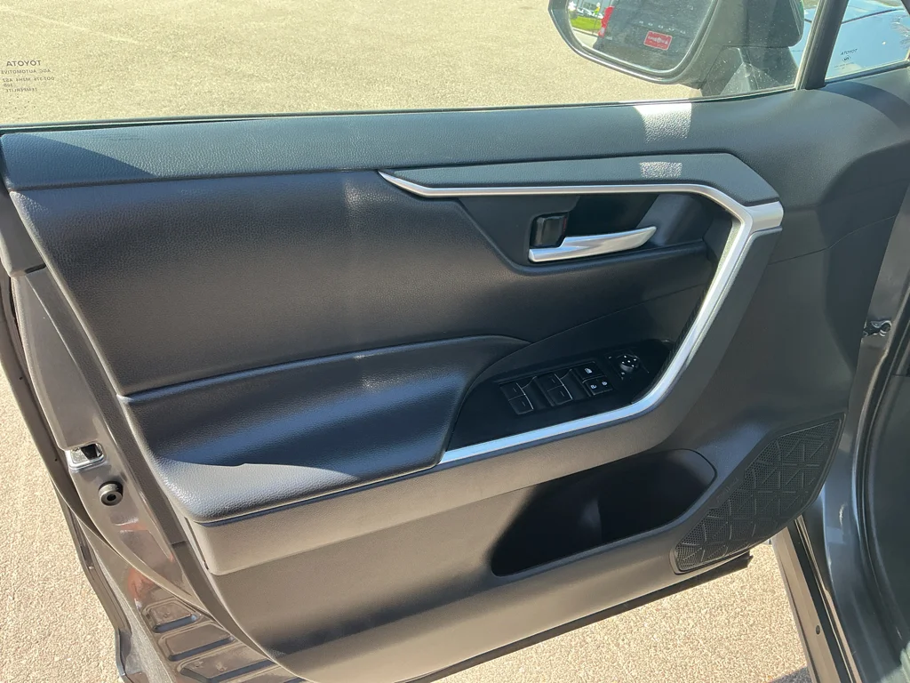 Used 2025 MAGNETIC GRAY METALLIC Toyota Hybrid XLE image 10