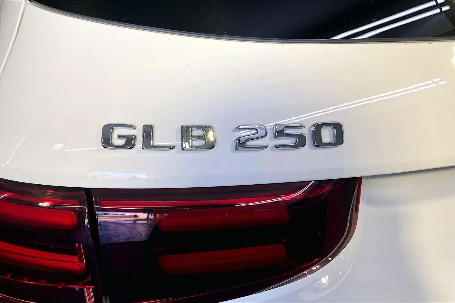 New 2026 Polar White Mercedes-Benz GLB 250 image 6