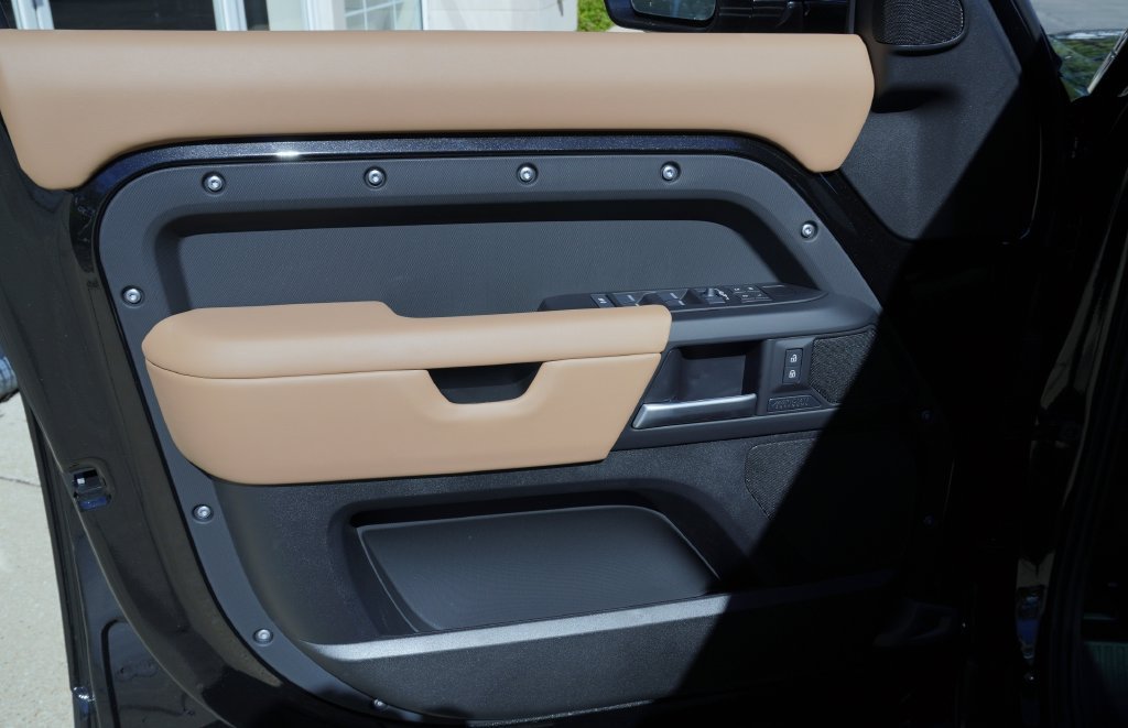 New 2026 Santorini Black Land Rover X-Dynamic SE image 10