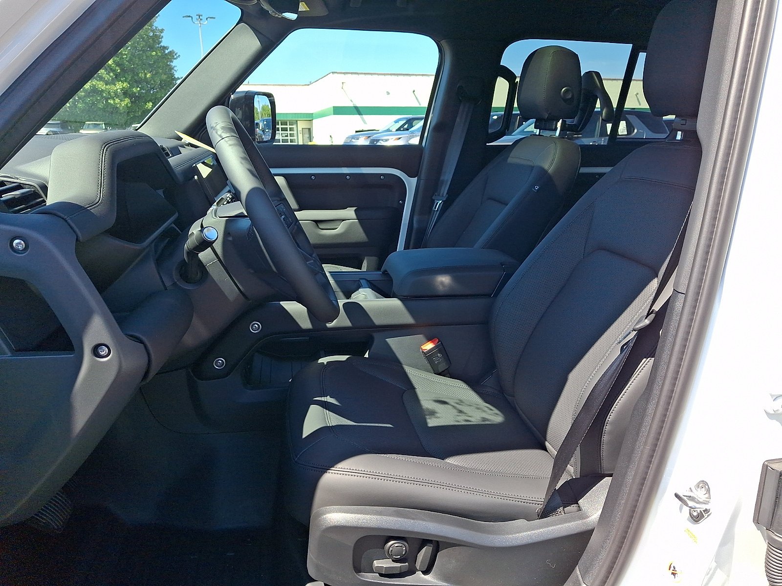 New 2026 Fuji White Land Rover X-Dynamic SE image 9