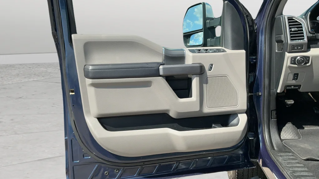 Used 2018 Blue Ford XLT image 18