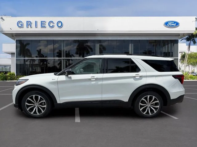 New 2026 Star White Metallic Tri-Coat Ford ST-Line image 19