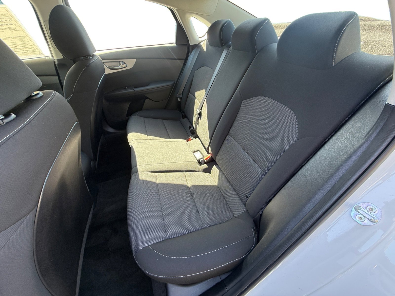 Used 2022 Snow White Pearl Kia LXS image 16