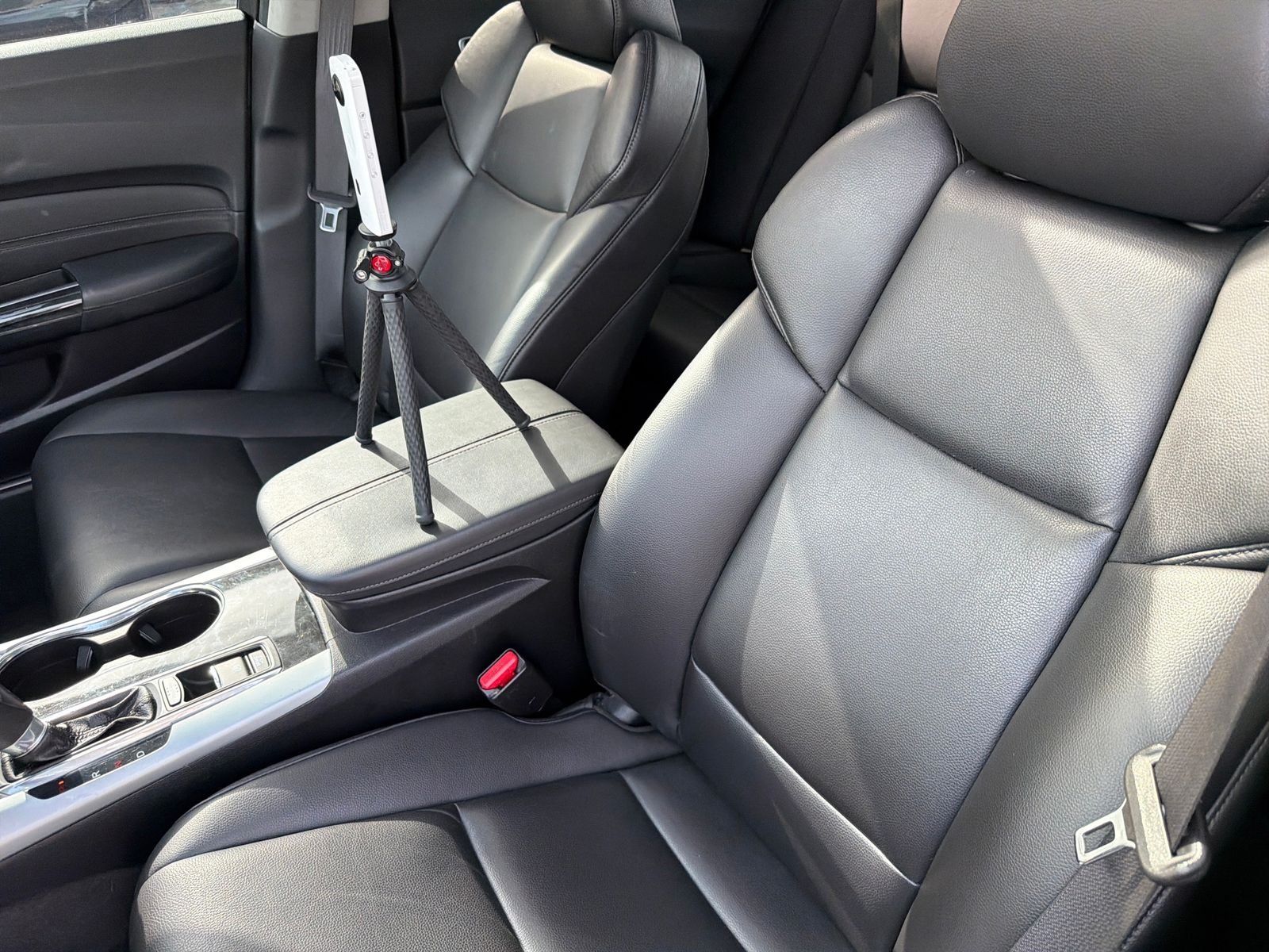 Used 2020 Majestic Black Pearl Acura 2.4L image 30