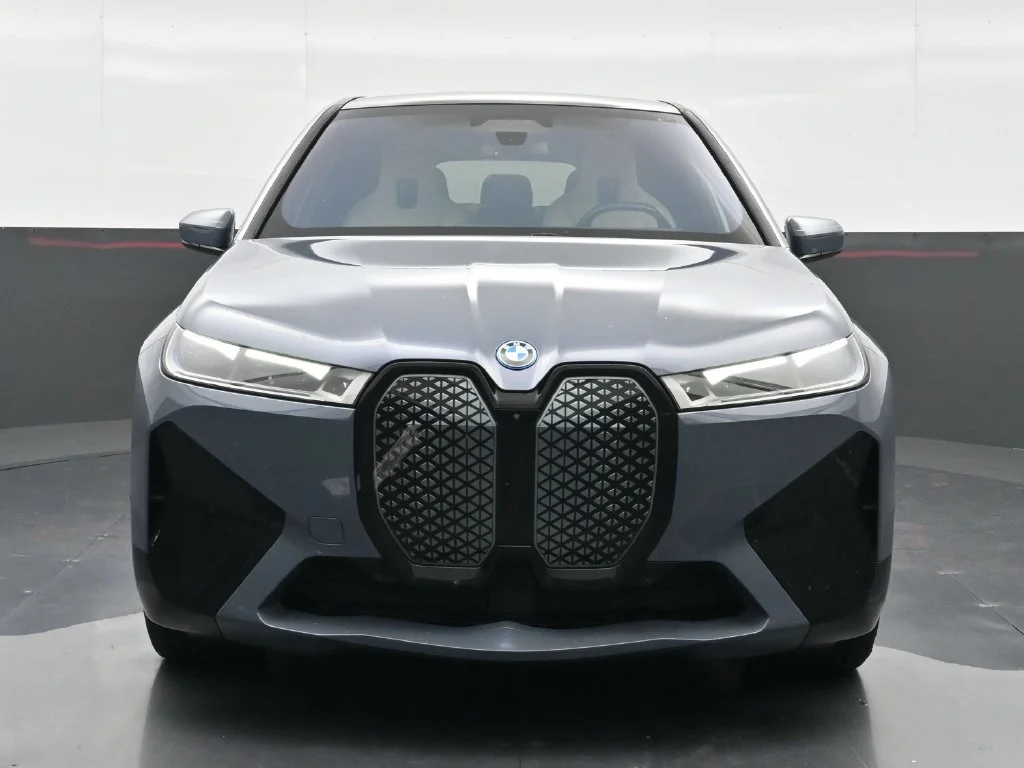 Used 2024 Gray BMW xDrive50 image 6