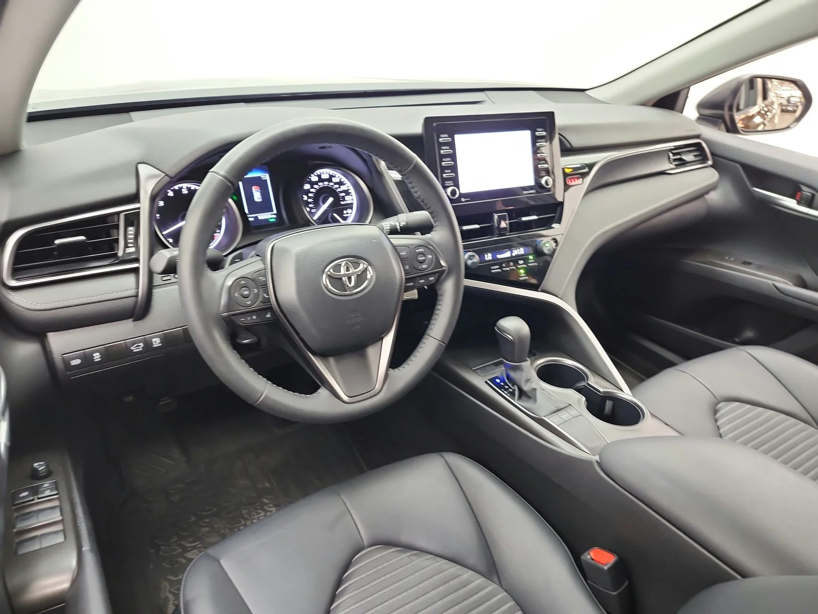 Used 2024 Midnight Black Metallic Toyota SE Auto (Natl) image 14