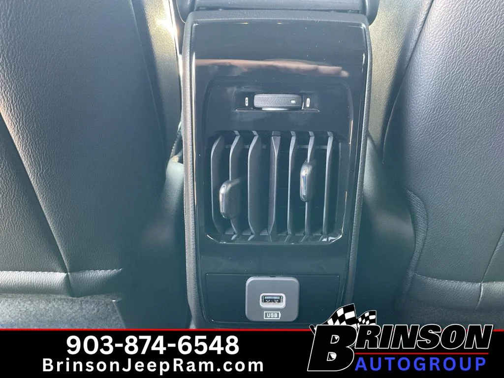 New 2026 Hydro Blue Pearlcoat Jeep Latitude Altitude image 9
