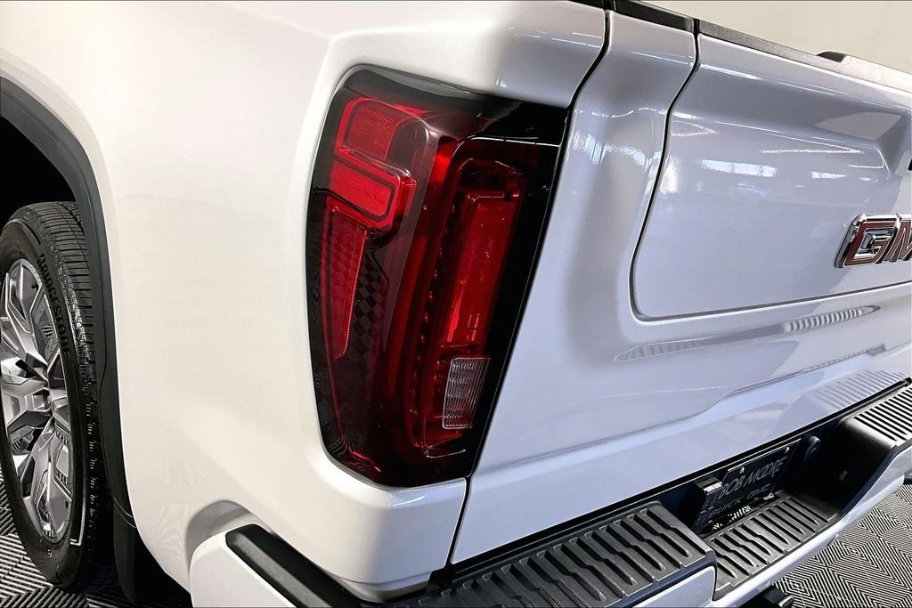 Used 2024 White GMC Denali image 23