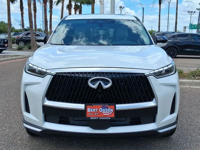 New 2027 RADIANT WHITE INFINITI Pure FWD image 2