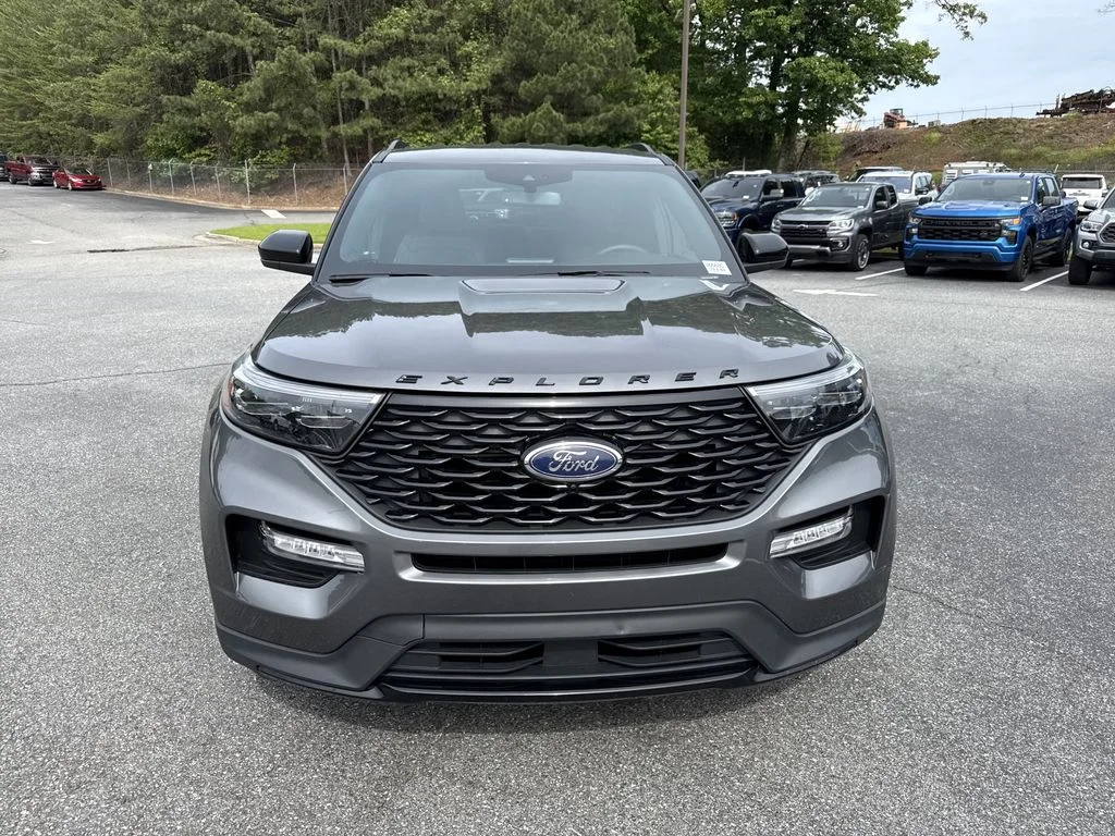 Used 2023 Gray Ford ST-Line image 2