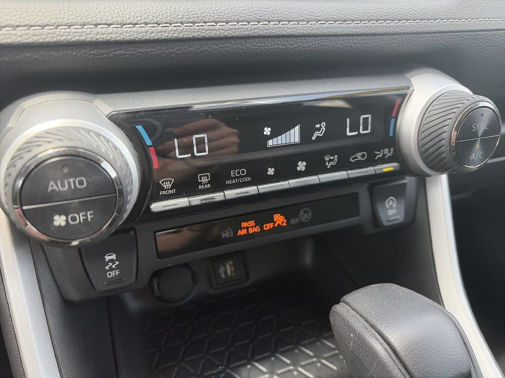 Used 2025  Toyota XLE image 24