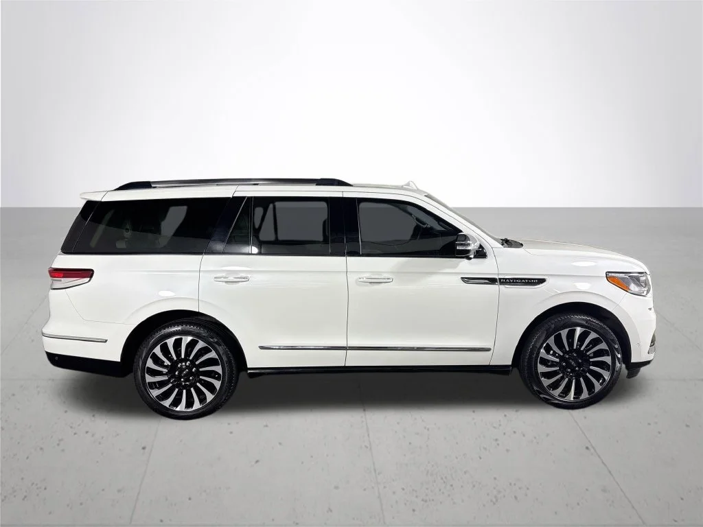 Used 2023 White Lincoln Black Label image 5