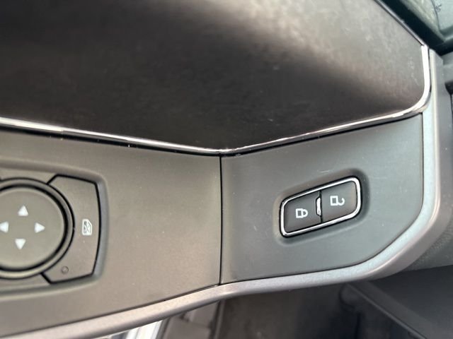 New 2026 Iconic Silver Metallic Ford XLT image 21