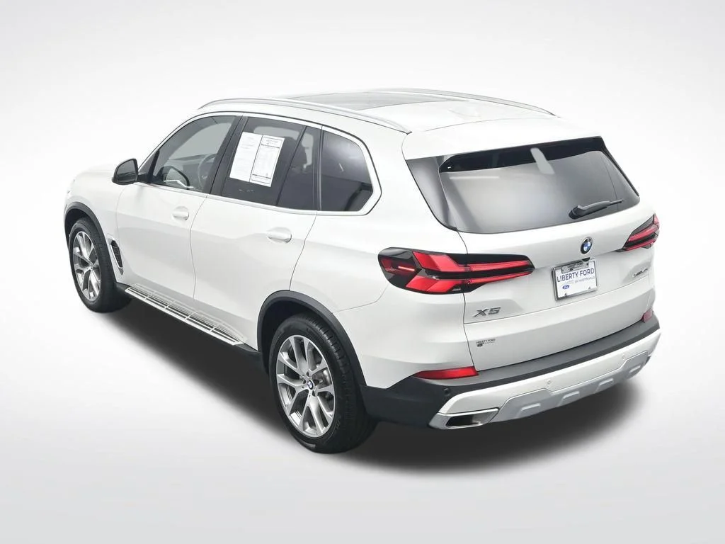 Certified Used 2025 White Metallic BMW xDrive40i image 30