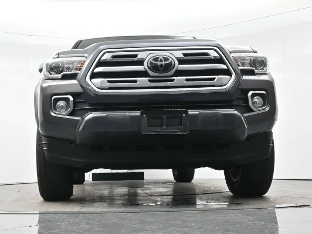 Used 2018 Magnetic Gray Metallic Toyota SR5 image 21