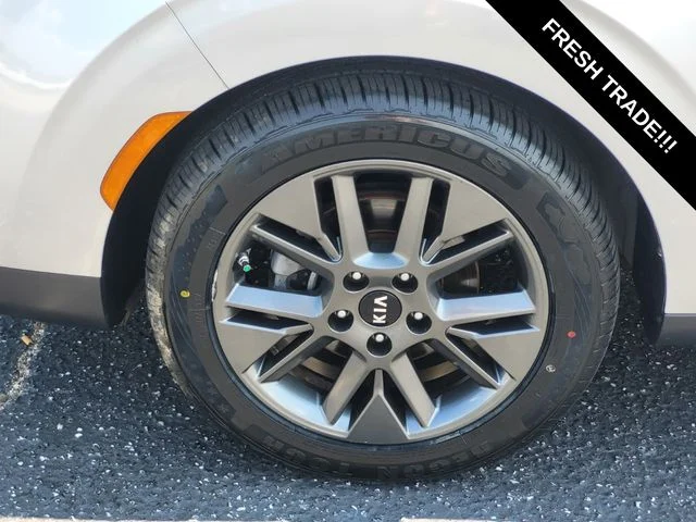 Used 2021 Silver Kia S image 8