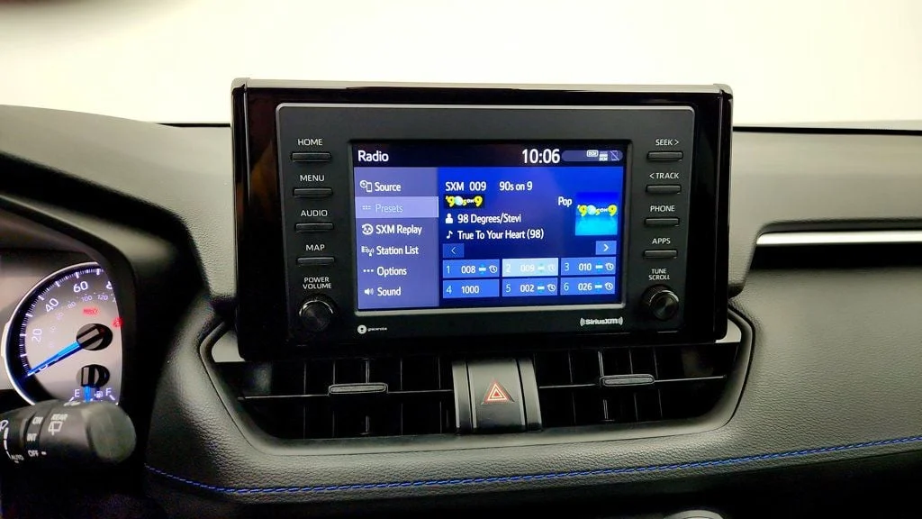 Used 2022 Magnetic Gray Metallic Toyota Hybrid SE AWD w/ Weather Pkg, Moonroof & Power Liftgate image 18