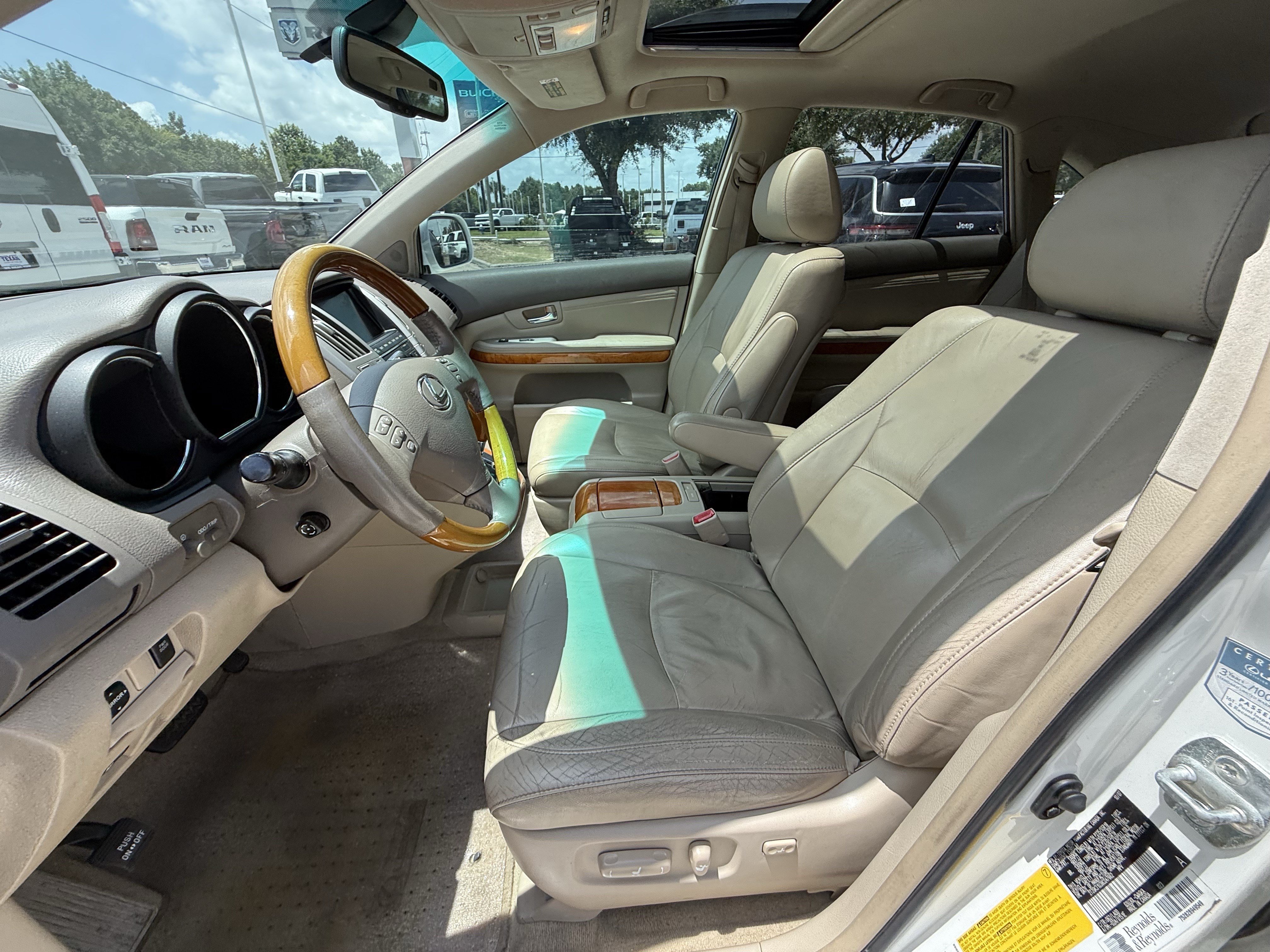 Used 2008 White Lexus  image 27