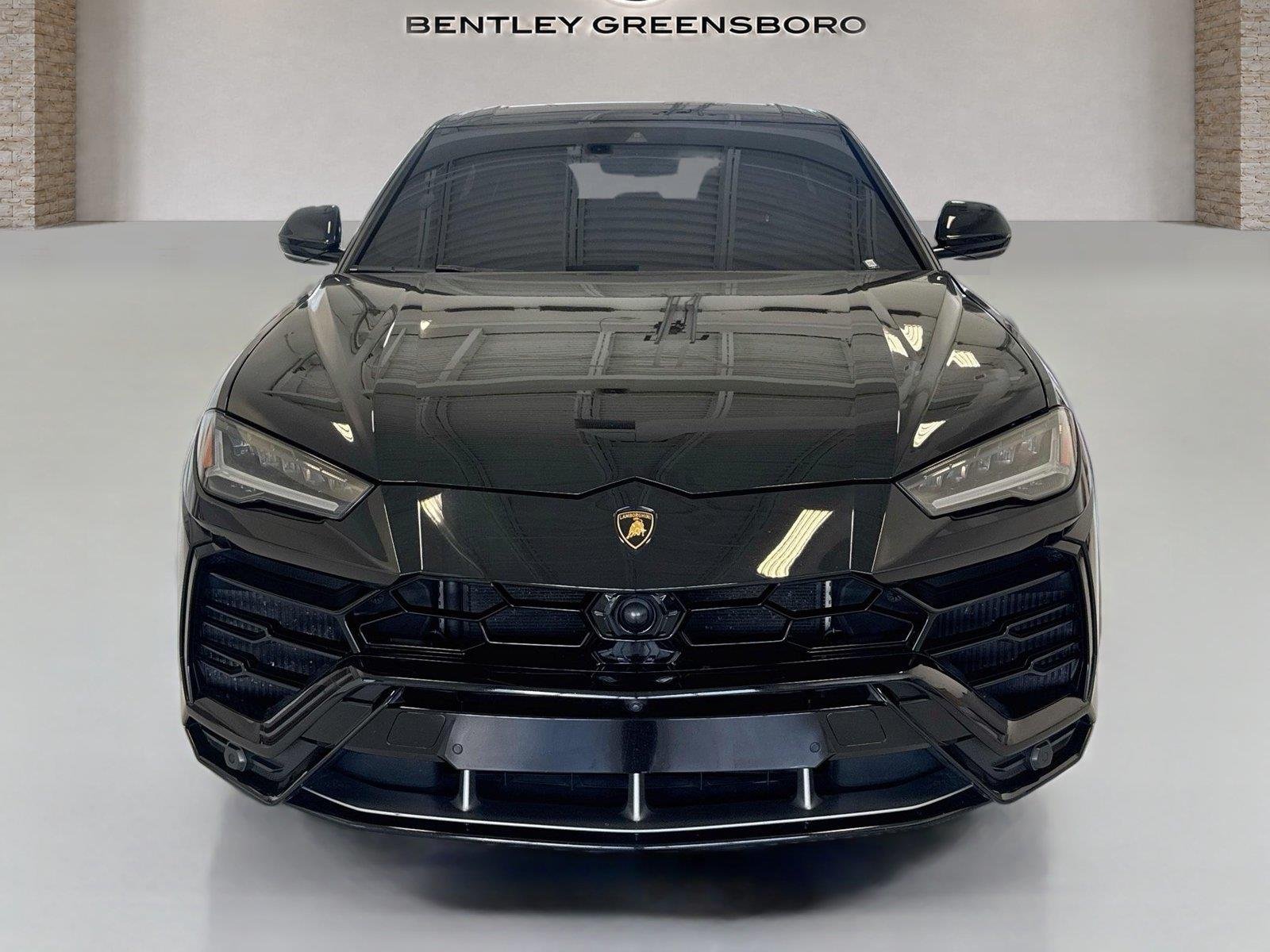 Used 2020 Nero Helene Metallic Lamborghini Base image 8