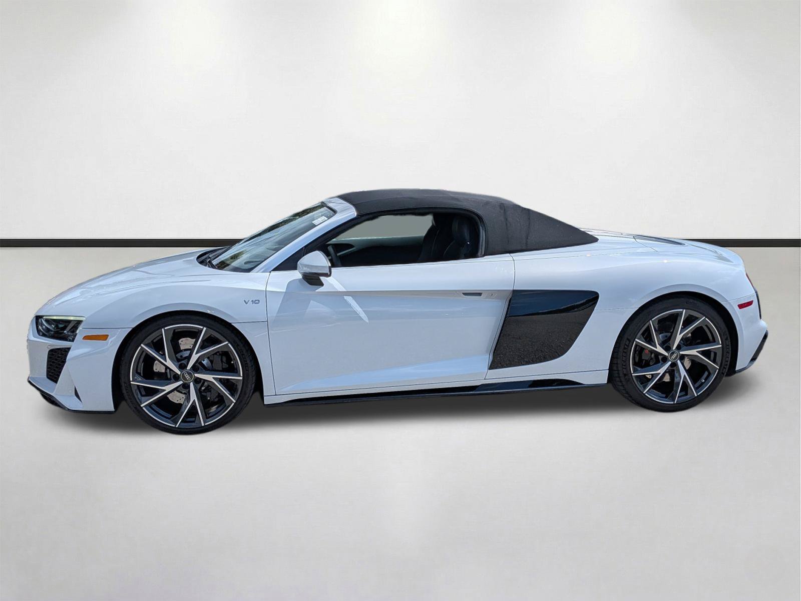 Used 2023 Suzuka Gray Metallic Audi V10 performance image 10