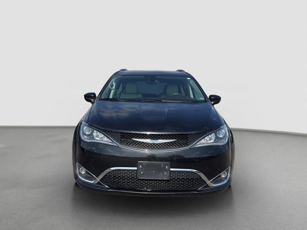 Used 2018 Chrysler Pacifica Touring L with VIN 2C4RC1BGXJR141664 for sale in Smithville, MO