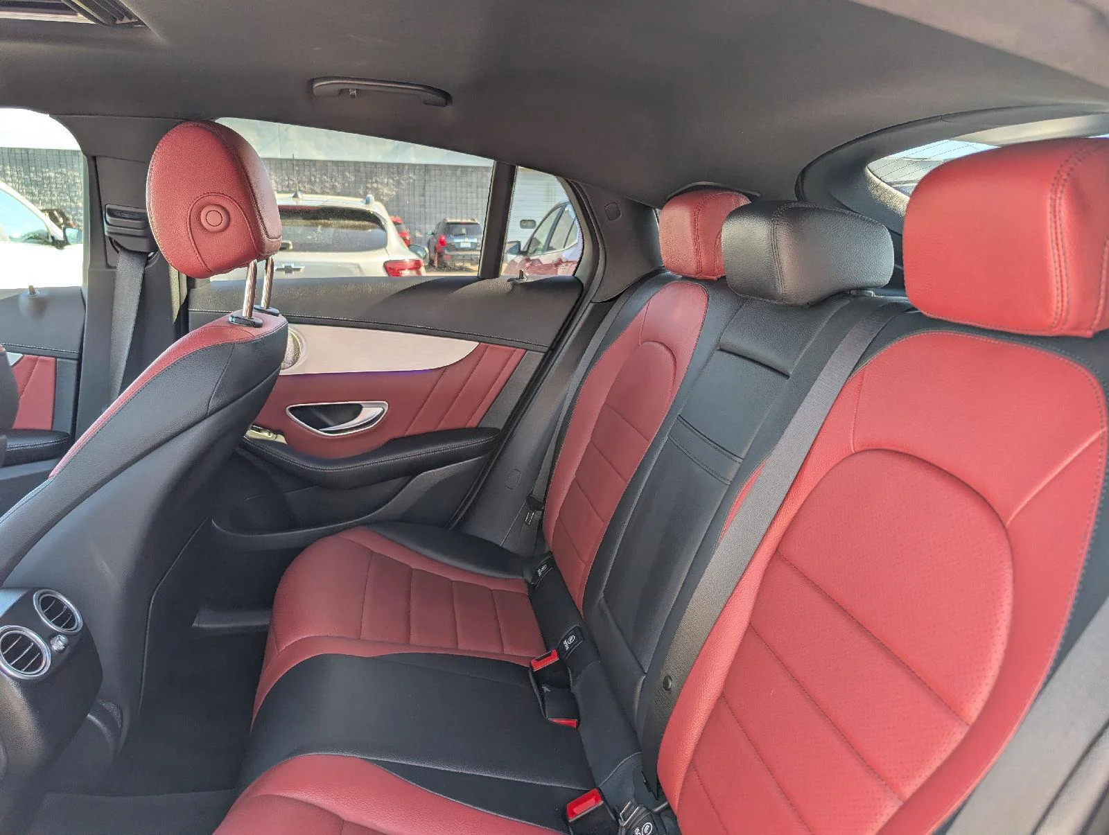 Used 2023  Mercedes-Benz GLC 300 image 9