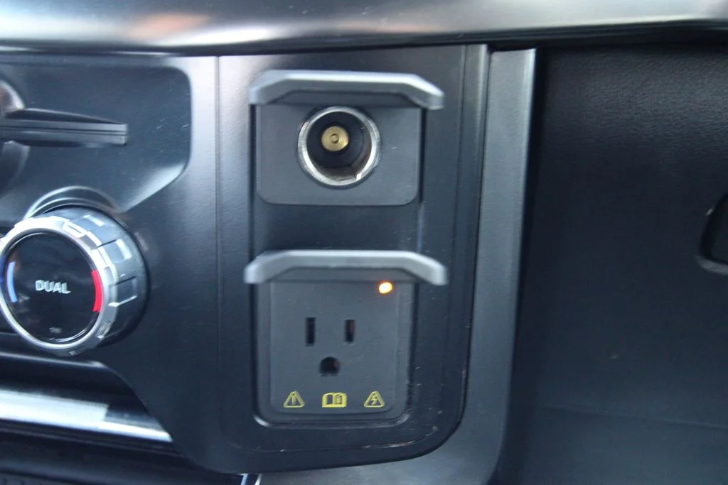 Used 2023  Ford Lariat image 32