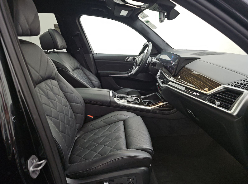 Used 2024 Black BMW xDrive40i image 6