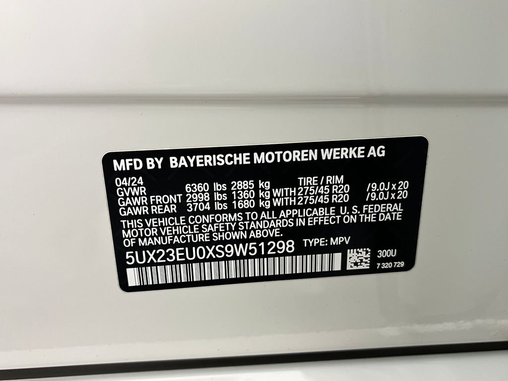 Used 2025 White BMW xDrive40i image 28