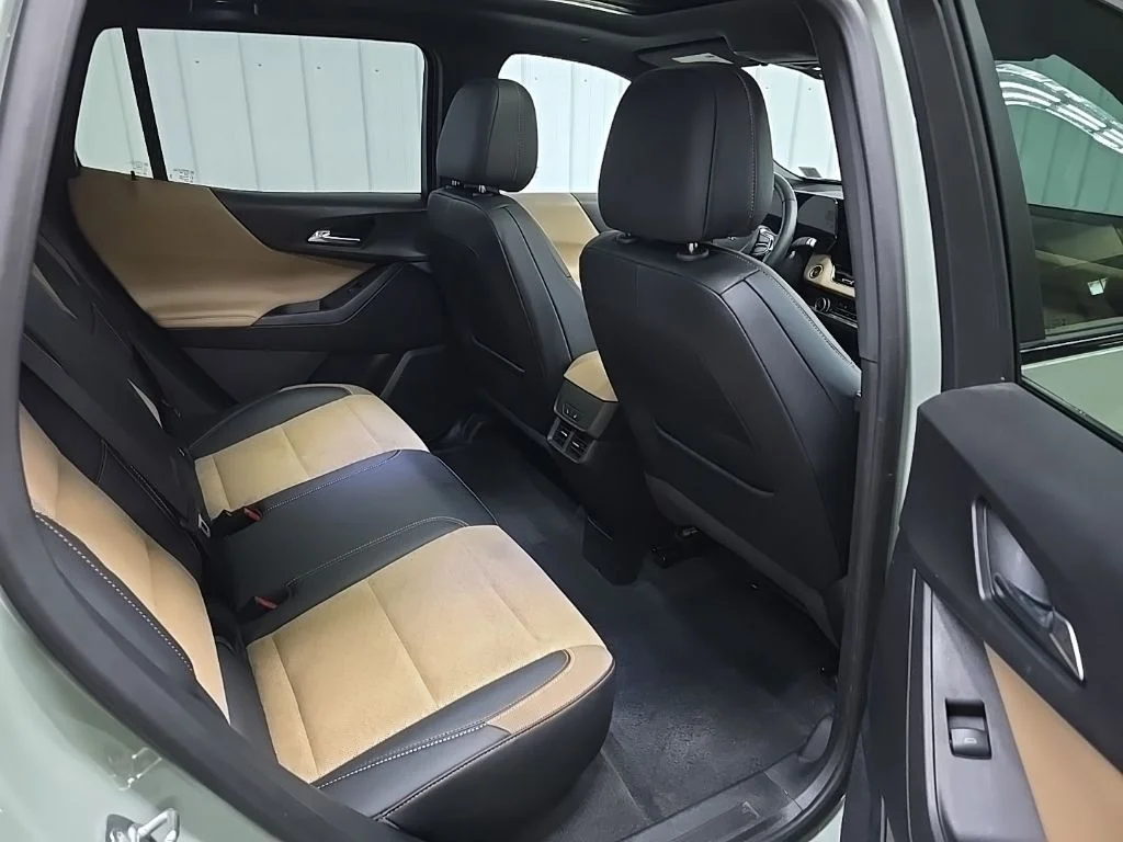 Used 2025 Green Chevrolet ACTIV image 18