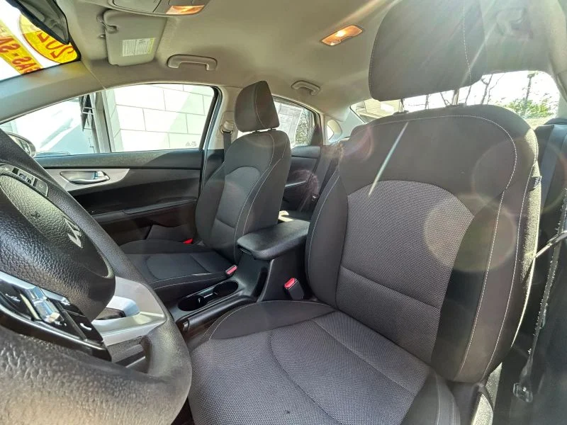 Used 2023 White Kia LX Sedan 4D image 36