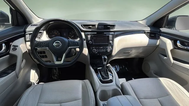 Used 2019 White Nissan SL image 16