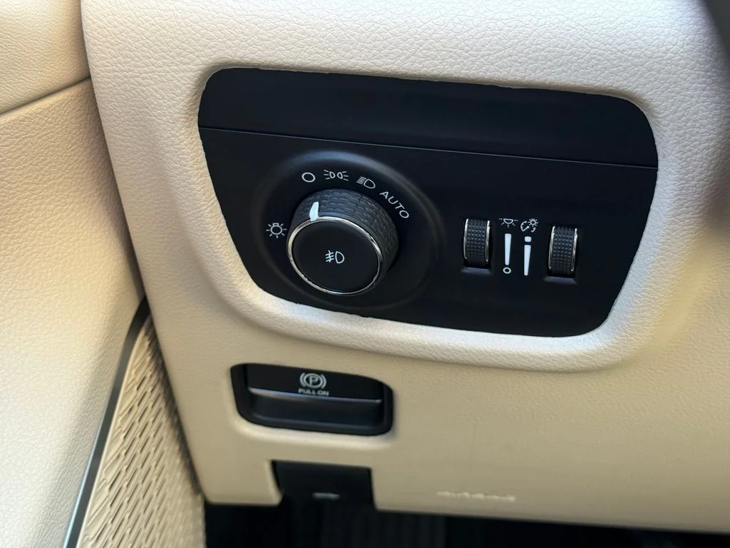 Used 2022 Red Jeep Limited image 18