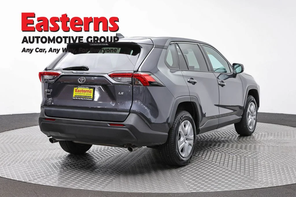 Used 2022 Gray Toyota LE image 4