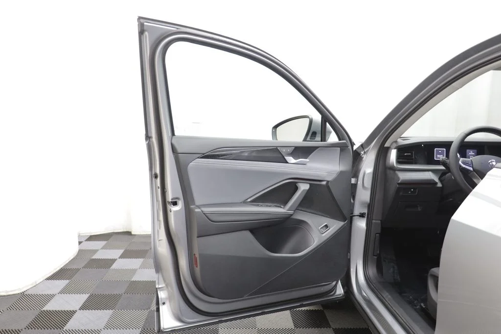 New 2026 Silver Volkswagen 2.0T SE image 5