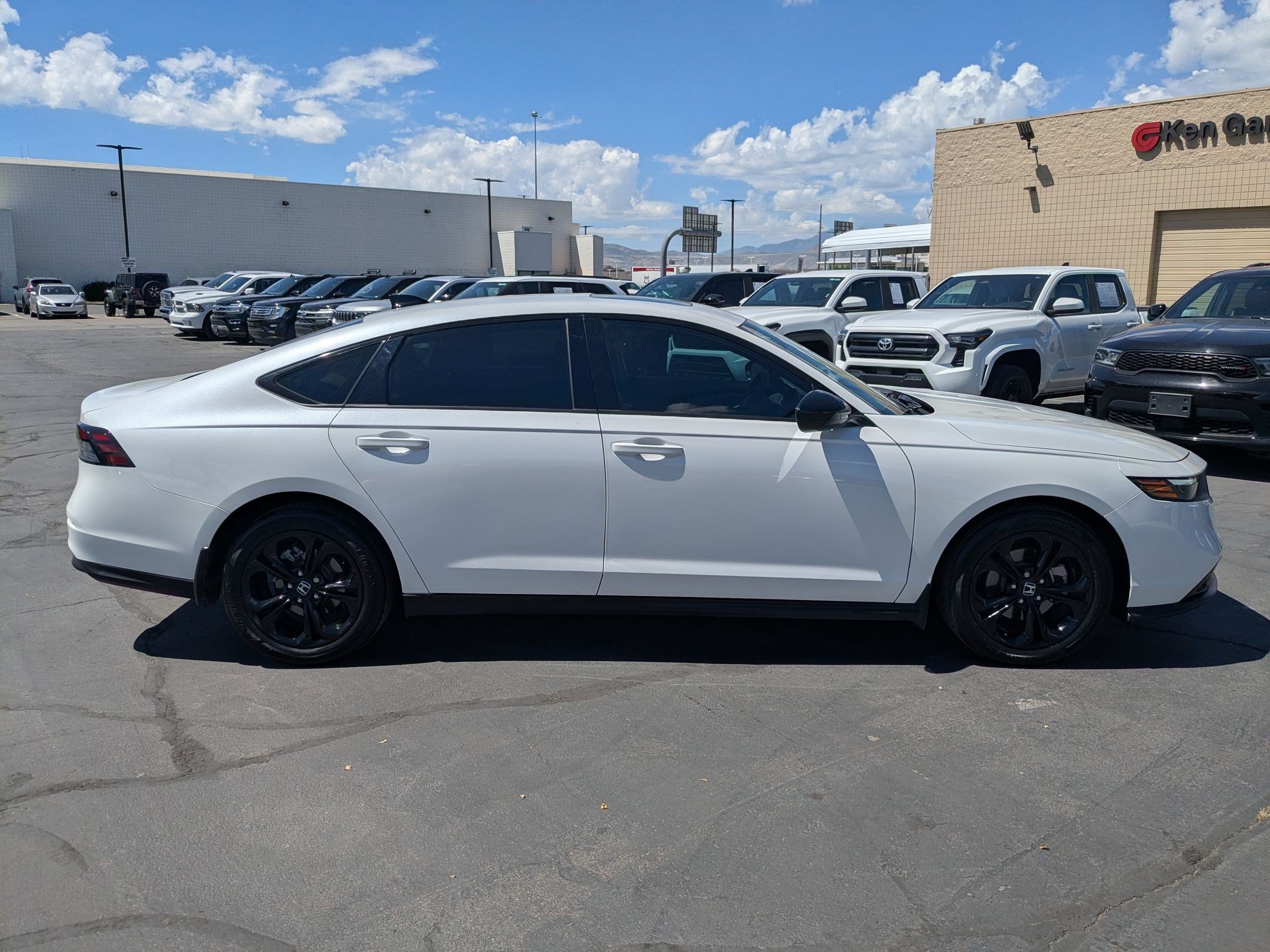 Ken Garff Cert 2025 White Honda SE image 2