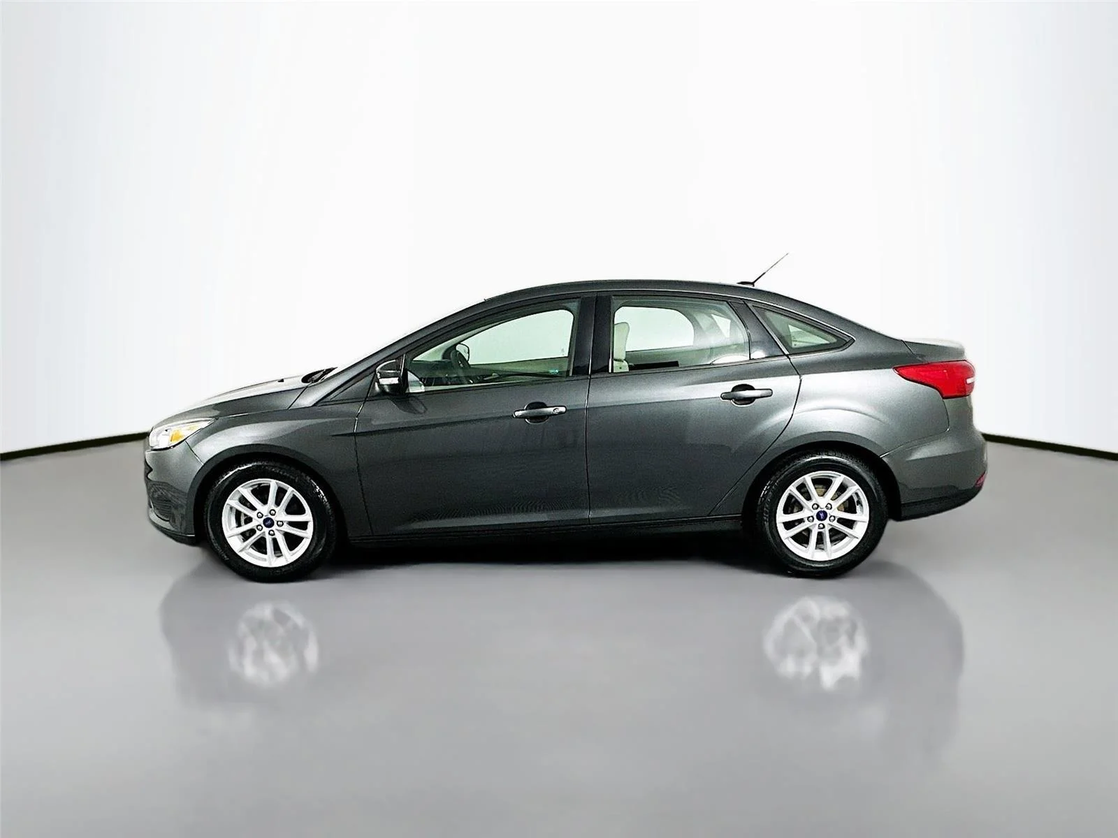Used 2017  Ford SE image 8